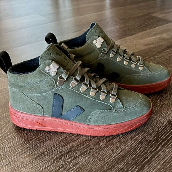NWOT Veja Roraima Green Suede Hiking Sneakers Black V Logo Red Gum Sole Size 5 - Picture 6 of 15